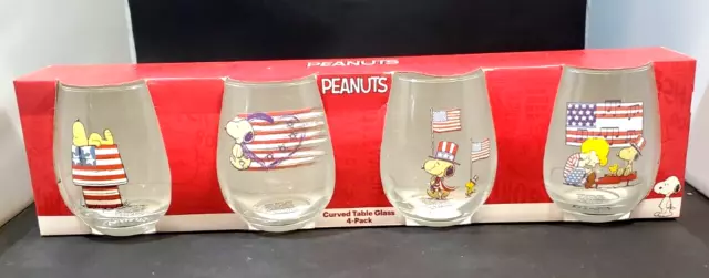 Peanuts Charlie Brown and Snoopy Patriotic Curved Table Glass Set 4 Pack NEW