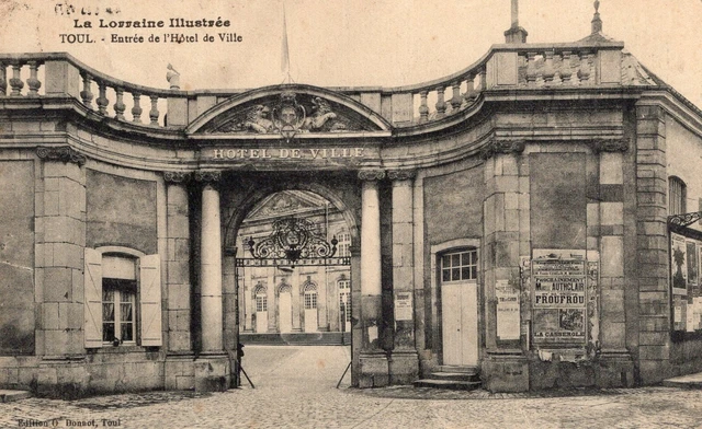 *8214 cpa 54 Toul -  entrée de l' Hôtel de Ville