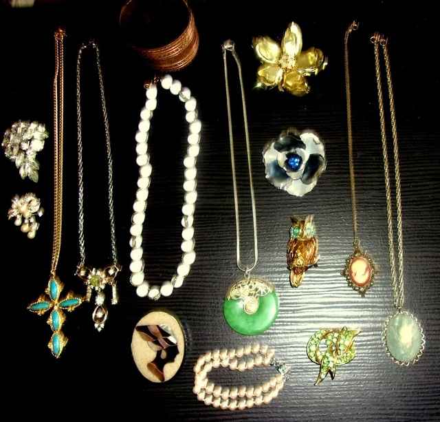 15 Pc. Vintage Jewelry Lot