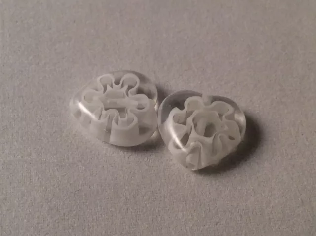 2 x application cœur en verre fleur clair/blanc 11 mm(h)x12 mm(l)x 3,5 mm(d) trou app0,5 mm 2