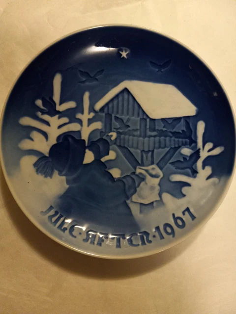 Bing and Grondahl Jule After 1967 Christmas Plate-Fuglenes Jul