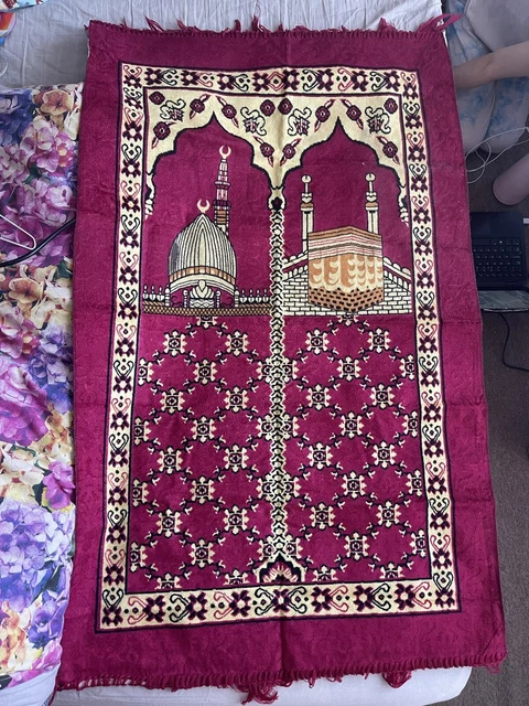 Quality Islamic Prayer Mat – Janamaz With Kaba & Hajar Al-Asuad Design, Made In Turkey - View #4