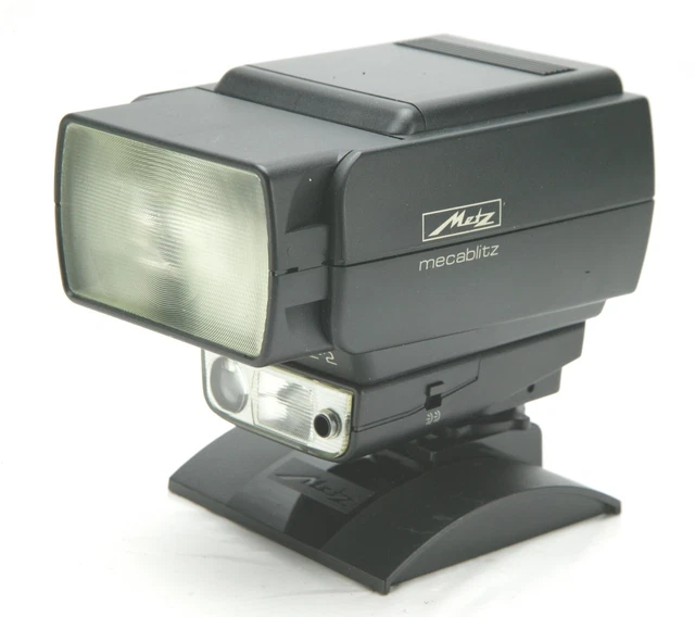 Metz Flash 40 MZ-2 With SCA 300 One Contact Adapter For Film Cameras. FOR REPAIR