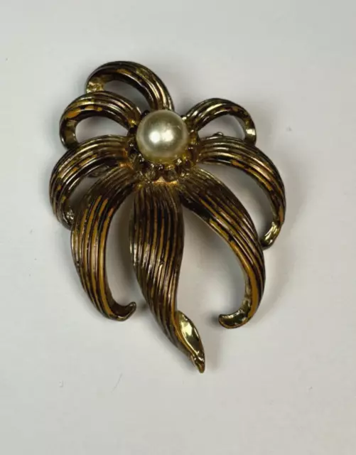 Vintage Coro Cream Pearl Gold Tone Floral Signed Brooch