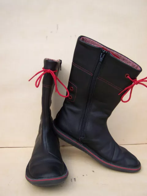 Chaussures bottes Camper, noires/rouge , tout cuir, taille 37 . Excellent état. 2