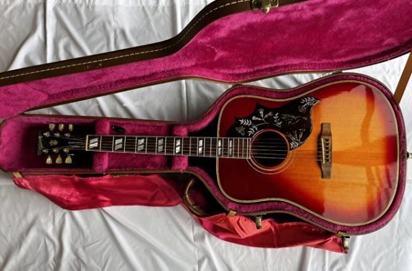 Acoustic Guitar Gibson Hummingbird 1992 Made in USA S/N90902011 & Hard Case