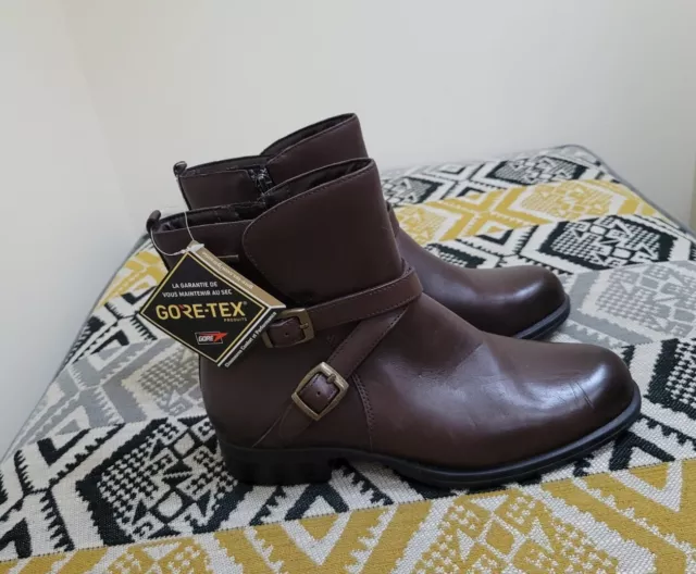 Clarks women's discount waterproof ankle boots