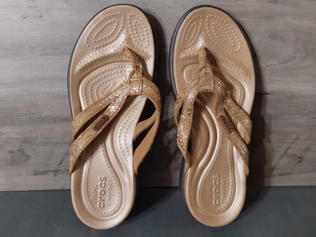 Crocs Dual Comfort Womens Gold Capri V Thong Flip Flop Size US 5W