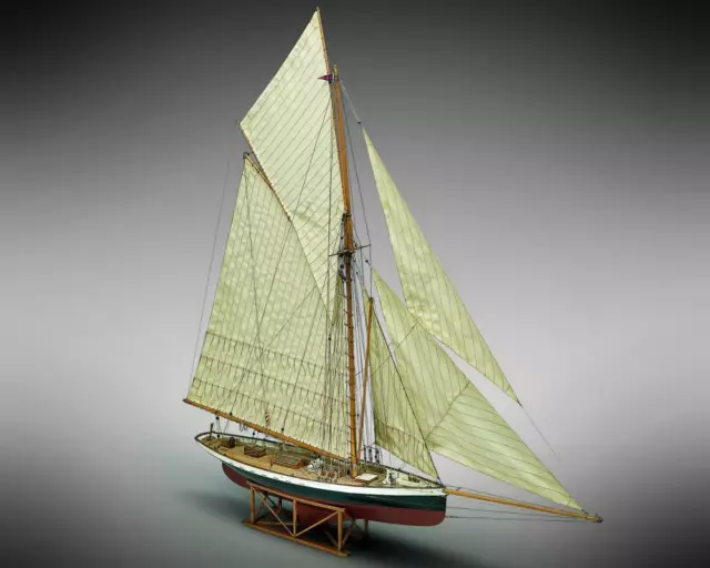 Dusek Mamoli MV43 Puritan, Bois Model Kit , Échelle 1:50