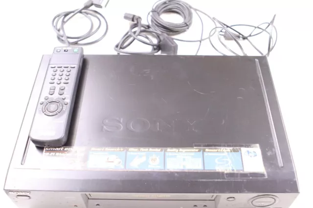 Sony - VHS Videorekorder mit Fernbedienung und Anschlüssen