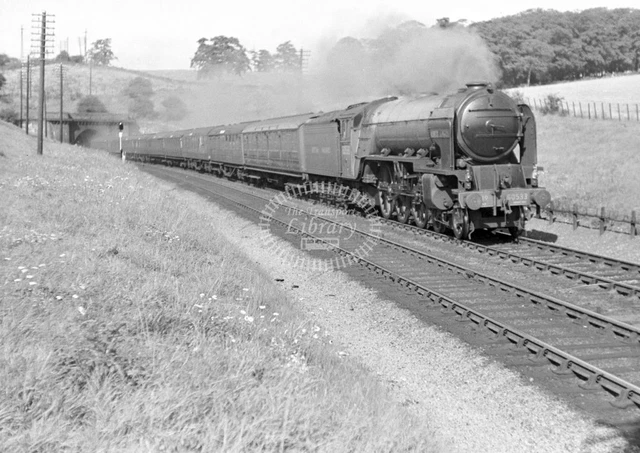 PHOTO BR BRITISH Railways Steam Locomotive Class A2 60533 at Ganwick in ...