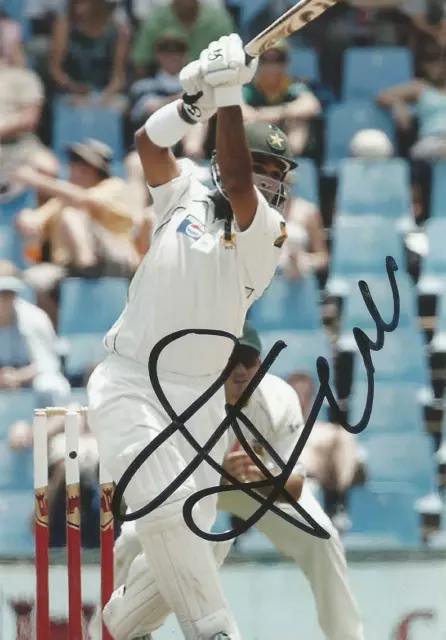 PAKISTAN CRICKET: IMRAN FARHAT SIGNED 6x4 TEST ACTION PHOTO+COA