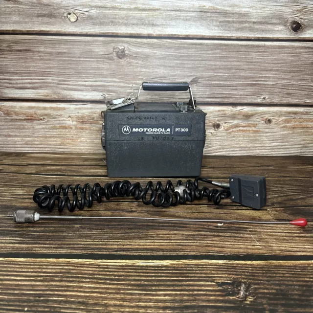 Vintage Motorola PT300 Handie Talkie Forest FM Radio Phone w/ Handset UNTESTED Vintage Motorola PT300 Handie Talkie Forest FM Radio Phone w/ Handset UNTESTED