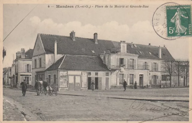 CPA 94 MANDRES (S&O) Place de la Mairie and Grande Rue