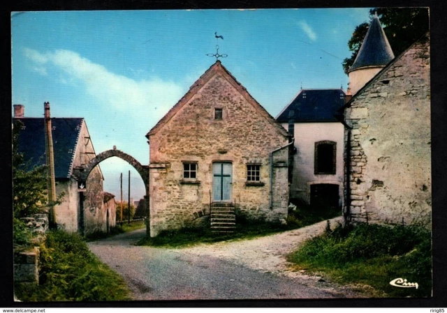 Cpsm -- Mont Saint Jean La Chapelle Et Le Porche 518.E*