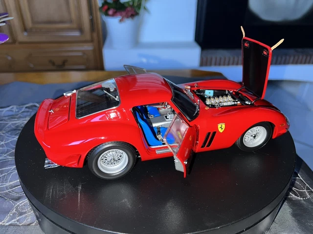 NEUF - BBURAGO voiture 1/18 Ferrari 250 GTO 1962 RALLY #96 rouge - (cod. 3011) EUR 130,00 - FR