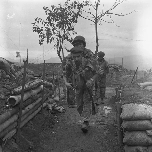 Photo Veste Militaire Bigeard - Indo/ Algérie - Para TAP Légion - Collection