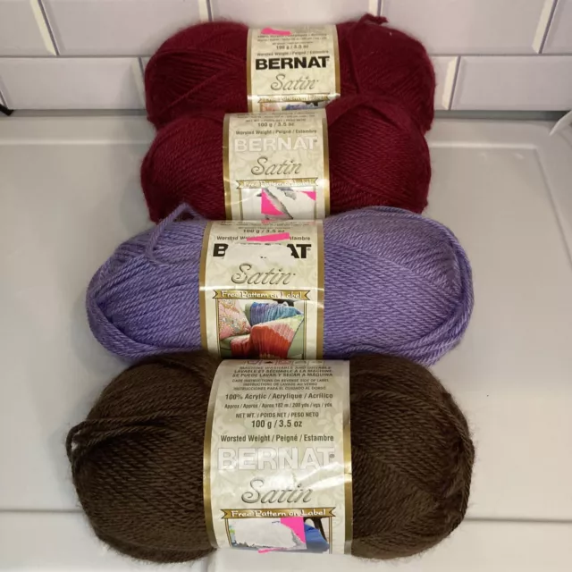 Lote de 4 Skeins Bernat Satén 100% Acrílico Cada Bola 3.5 Oz 200 Años Lavable a Máquina