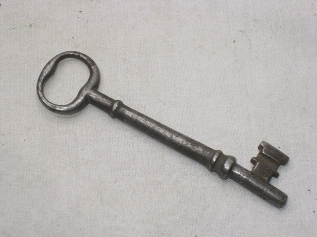 antique skeleton key old cast iron gate lock entry key part *NOTE CONDITION