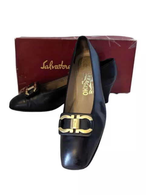 Vintage Salvatore Ferragamo Black Leather Pumps Heels Shoes Gold Bow Logo Size 9