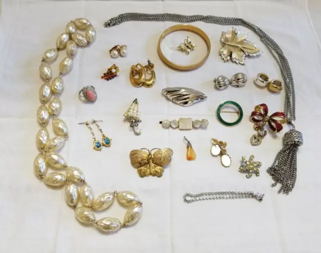 Vintage Lot of Costume Jewelry - Earrings Bracelets Necklaces Pins Brooches
