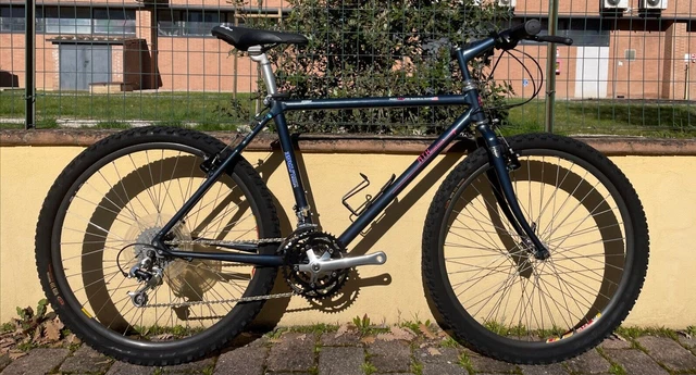 VTT BMW Cross Country Fully – Taille Cadre 47cm – Shimano XTR – 12,3 Kg – Occasion