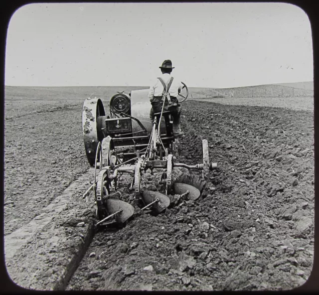 Glass Magic Lantern Slide TRACTOR PLOWING PRAIRIE SOUTH DAKOTA C1910 PHOTO USA