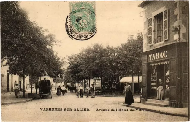 CPA VARENNES-sur-ALLIER - Avenue de l'Hotel de Ville (262849)