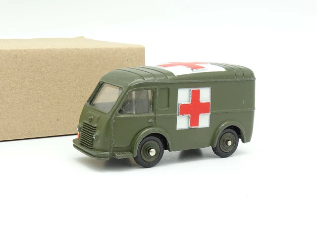 ミニカー DINKY No.80F MILITARY AMBULANCE RENAULT DINKY FRENCH NO. 80F - RENAULT MILITARY AMBULANCE - A/MINT