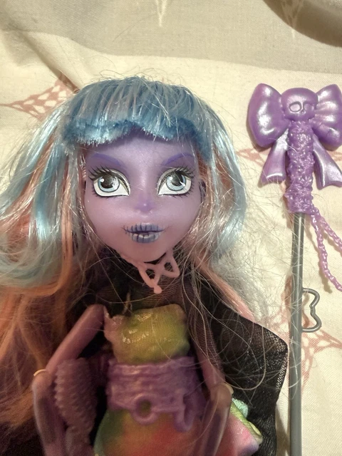 MONSTER HIGH RIVER Styxx Haunted Student Spirits Doll With Stand ...