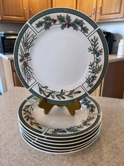 Set Of 7 FAIRFIELD “Wintergreen” 10-1/4” Holiday Dinner Plates Pinecone & Holly