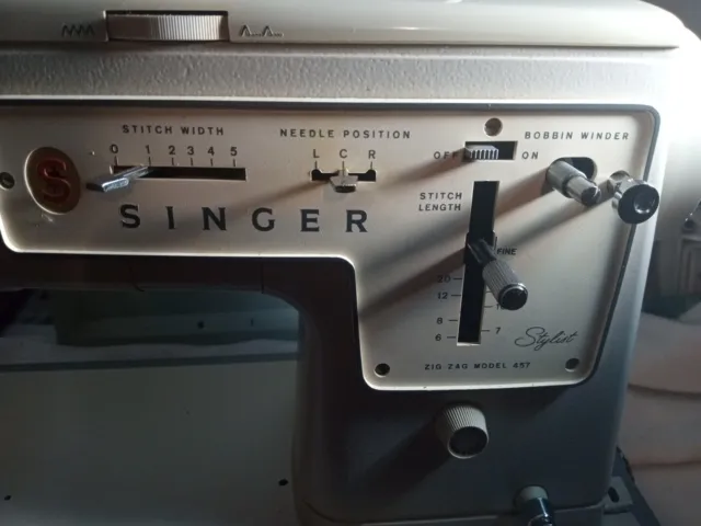 Singer Zig-Zag Model 457 Sewing Machine With Case Parts Only No pedal Or Cord