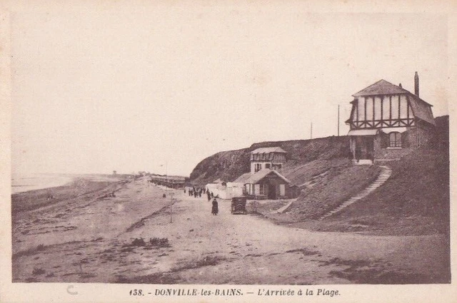 CPA 50 Env. St Pair/Mer Granville DONVILLE LES BAINS L'Arrivée à la Plage