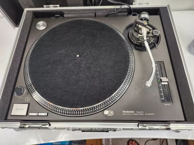 Original Black Technics SL1200 mk2 turntable EXC Condition W Flight Case 2 of 2
