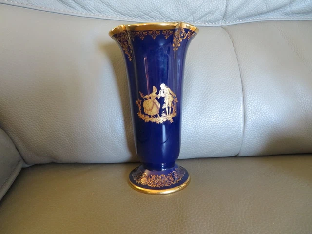 VASE EN PORCELAINE de limoges bleu de four et décor galant à l'or EUR