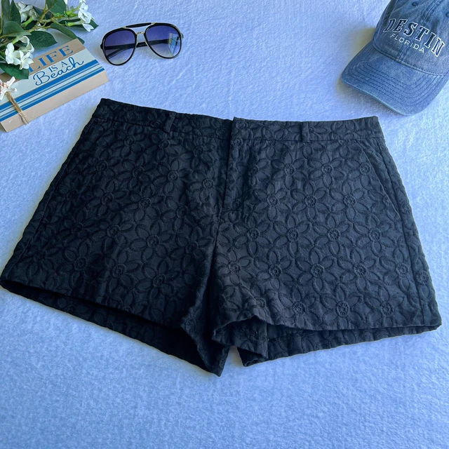 Elle Sz 12 Women’s Black Embroidered Floral Print Shorts