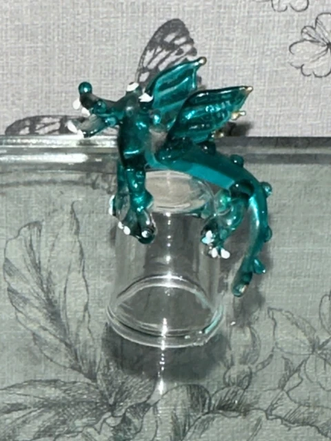 VINTAGE ITALIAN MURANO GLASS THIMBLE With Green Dragon Figure