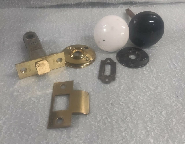 Vintage Lot Of Door Knobs And Hardware