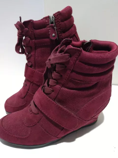 Simply Vera Vera Wang Boots Womens 9M Wedge Heels Ankle Booties. Burgundy/purple