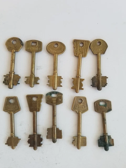 Vintage Lot of 10 Old Skeleton And Variety Keys  Made In Argentina.