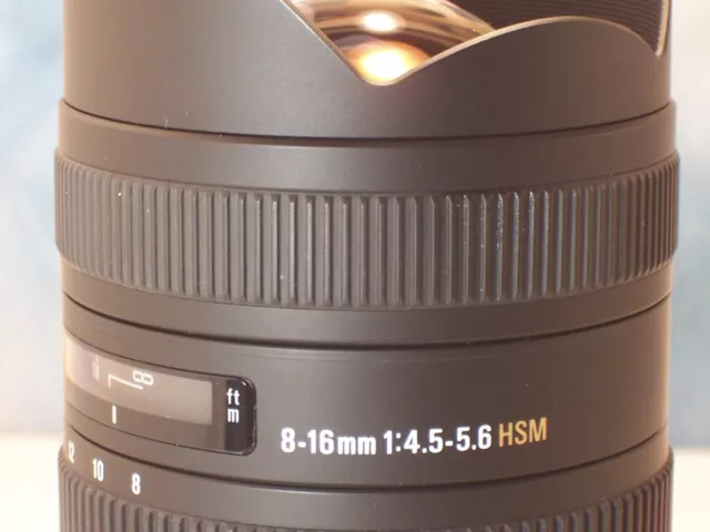 Sigma  zoom 8-16mm F/4.5-5.6 HSM monture canon. Etat impeccable