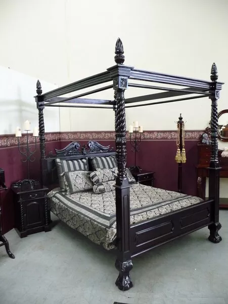 Super King size 6' Natural Black Queen Anne style Four Poster mahogany bed