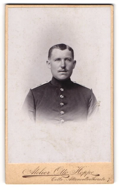Fotografie Atelier Otto Hoppe, Celle, Soldat mit Schnauzbart CDV /Kabinett-Foto