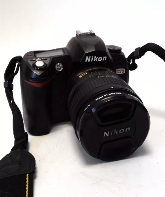 Cámara digital Nikon D70 negra con cuerpo con lente fotografía y correa para el cuello #133