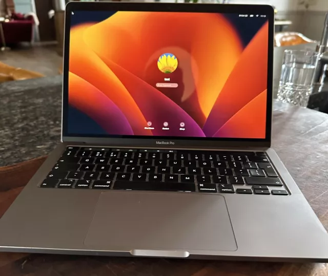apple macbook pro 13 pollici 2020, 2 GHz Quad Core i5, 32 GB DDR e 1 TB HD