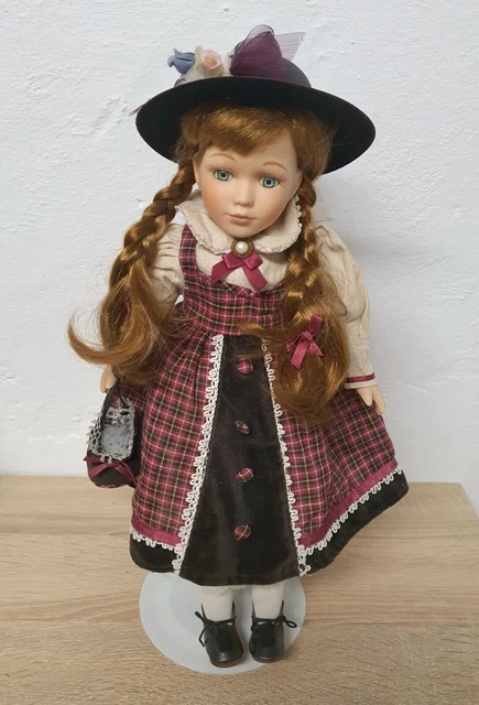 Porcelain Doll / Poupée de porcelaine - Summerland Museum and Archives