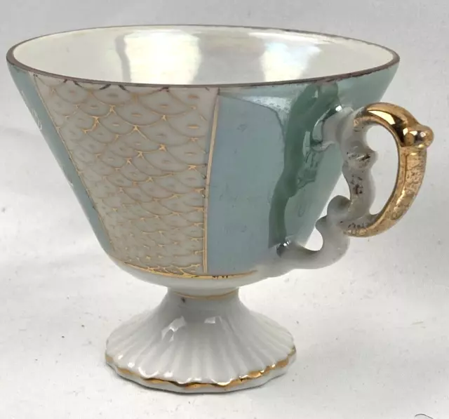 Taza de té y platillo de pedestal verde iridiscente/dorado/blanco, Japón