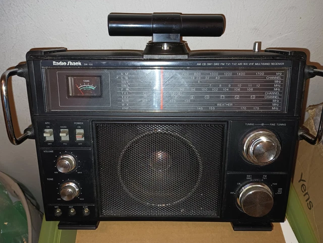 Radio Shack SW-100 Multi Band Receiver Radio Nice Working Shape Model 12-649