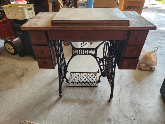 SINGER Manual Antique Sewing Machine with Table Model-27 Manufactured 1905