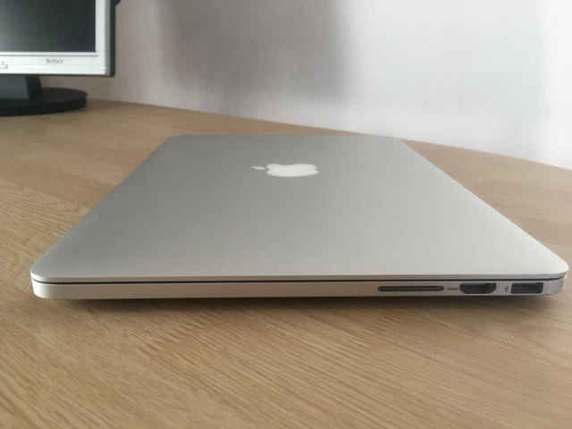 Apple MacBook Pro 13.3" 2015 256GB SSD Intel Core i5 Dual Core 2.7 GHz 8GB RAM 6